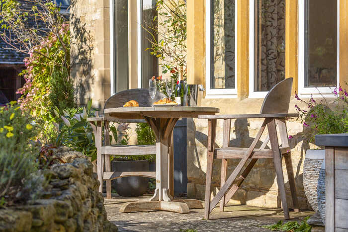 Green Meadow Garden Furniture Pedestal Bistro Table Green Meadow Garden Furniture Pedestal Bistro Table