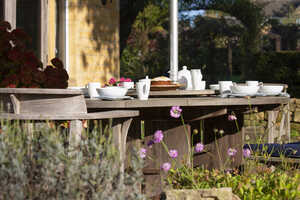 Green Meadow Furniture Oval Table Setting 2000