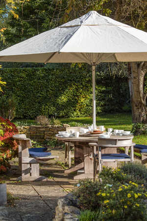 Green Meadow Furniture Oval Table Setting 2000