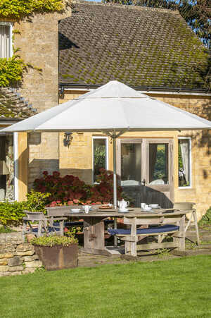 Green Meadow Furniture Oval Table Setting 2000