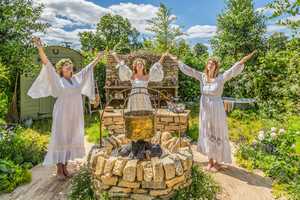 Green Meadow Furniture RHS Hampton Court Garden Festival