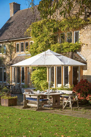 Green Meadow Furniture Oval Table Setting 2000