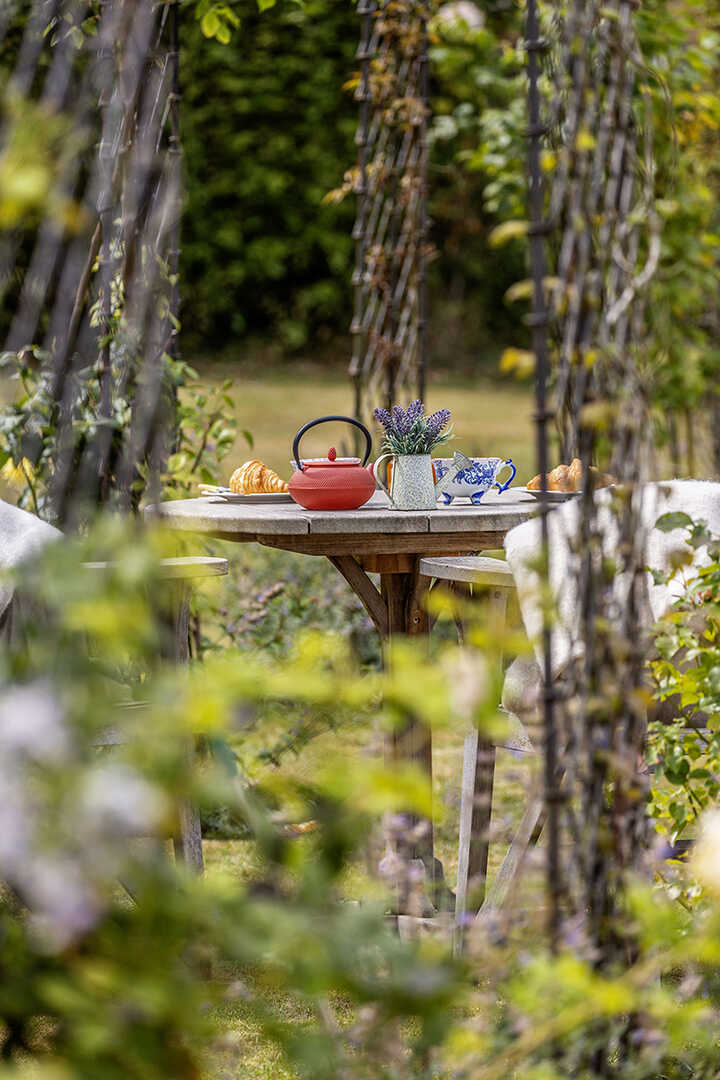 Green Meadow Furniture Round Dining Set