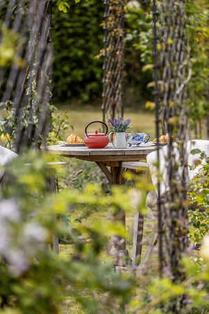 Green Meadow Furniture Round Dining Set